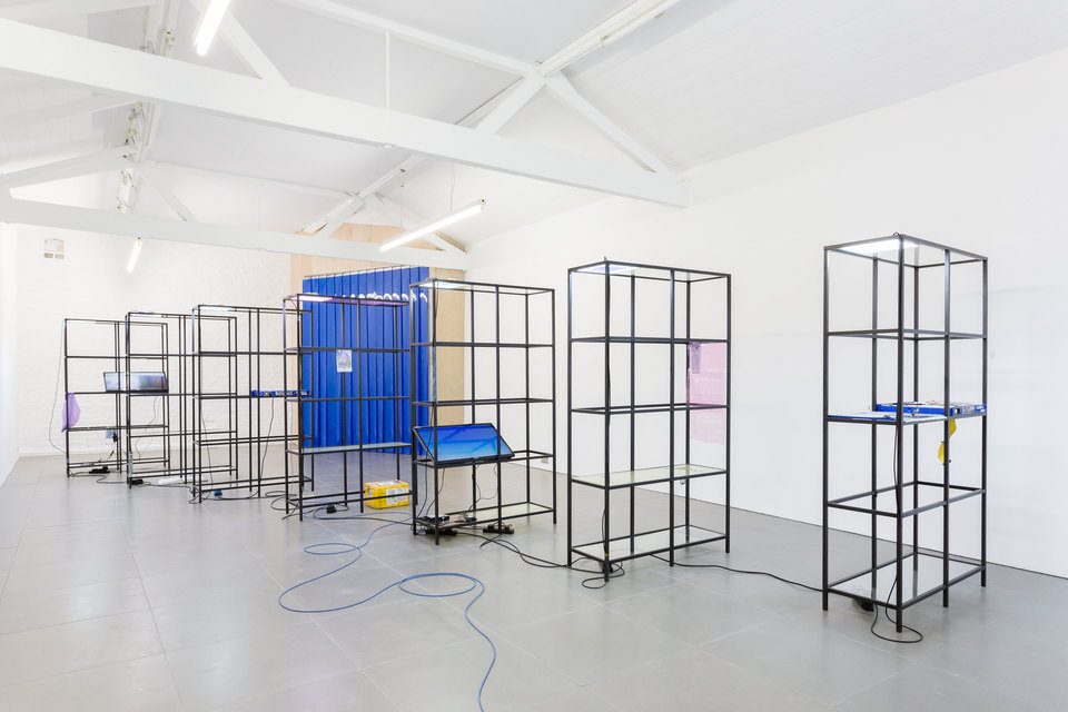 Yuri Pattison, Free Traveller, 2014, installation view (main gallery), Cell Project Space